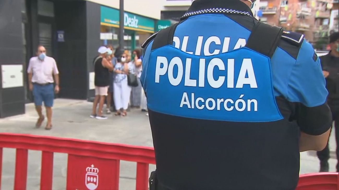 Agente fuera de servicio detiene a ladrón en polideportivo de Alcorcón