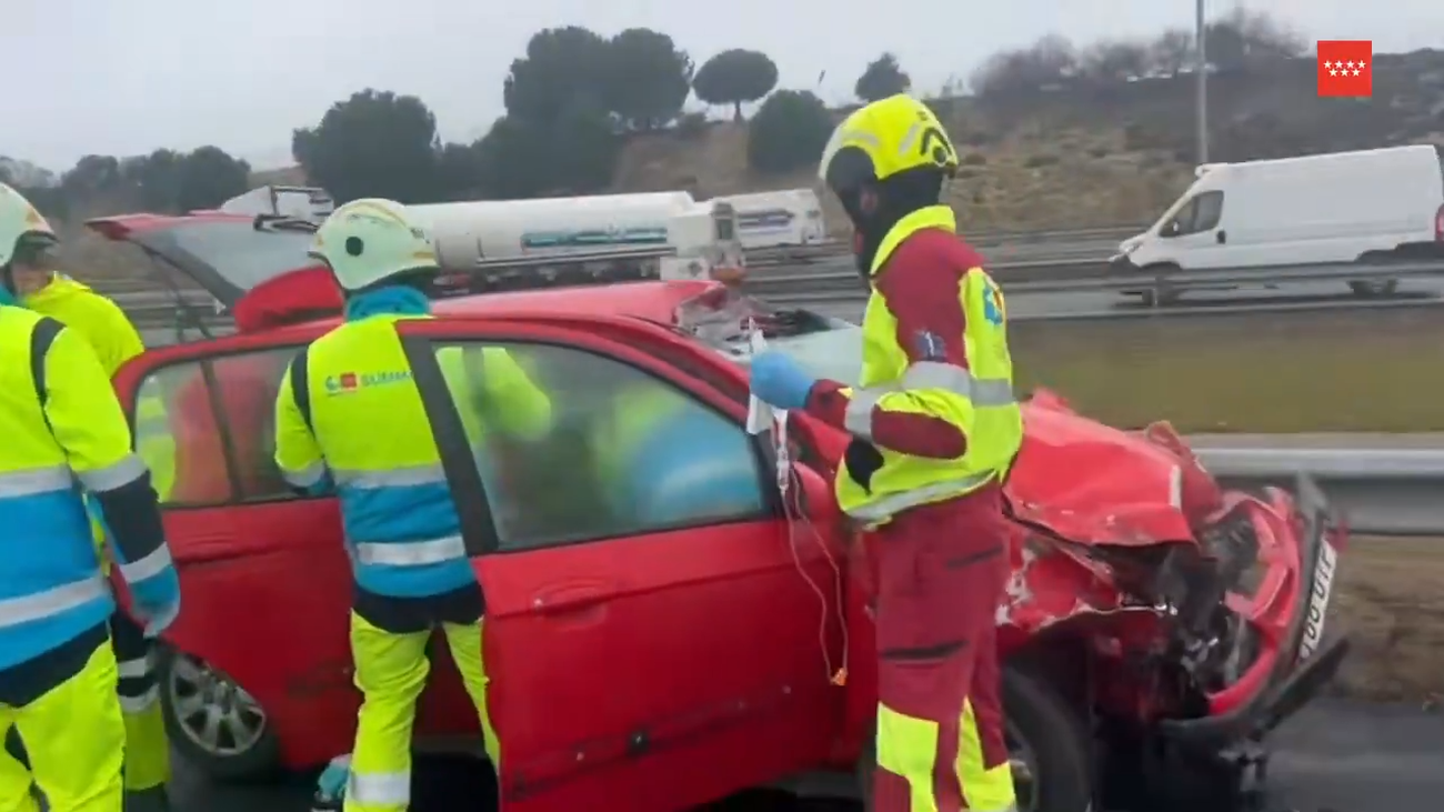 Accidente grave en la M-50 entre un turismo y un camión en Alcorcón.