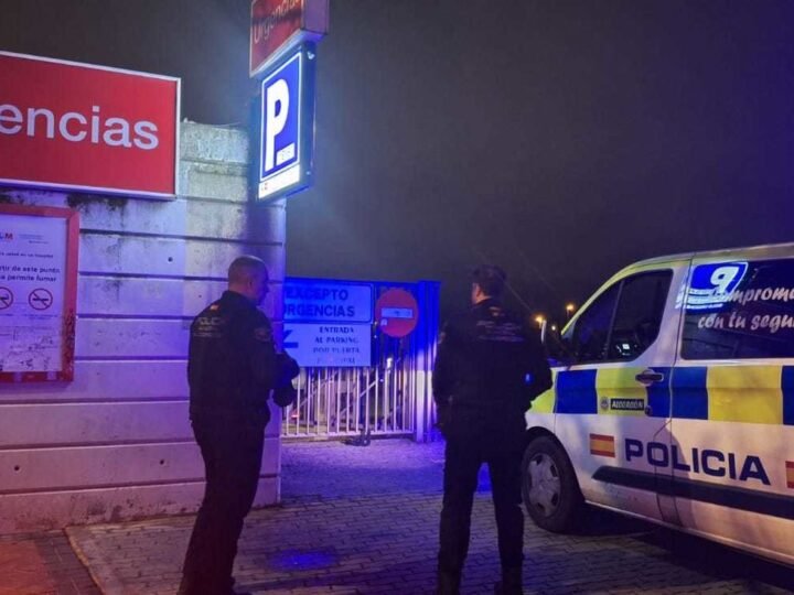 Agentes de Alcorcón rescatan a bebé de 18 meses en emergencia.