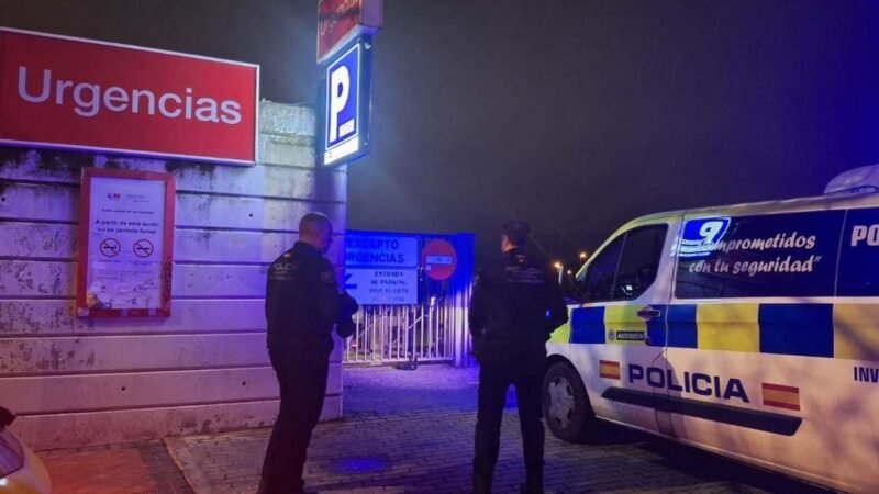 Agentes de Alcorcón rescatan a bebé de 18 meses en emergencia.