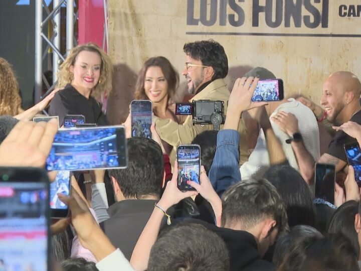 Actuación sorpresa de Luis Fonsi en centro comercial de Alcorcón