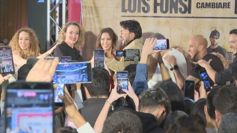 Actuación sorpresa de Luis Fonsi en centro comercial de Alcorcón