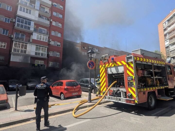 Extinción de incendio en garaje comunitario de Alcorcón