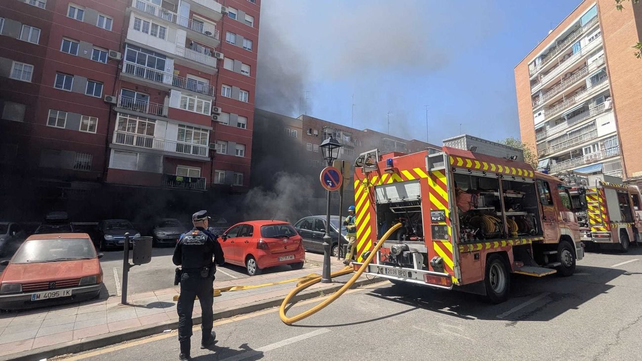 Extinción de incendio en garaje comunitario de Alcorcón