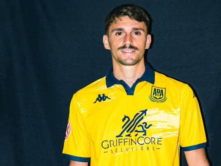 El Alcorcón presenta su primera equipación para la temporada 2026-2027 bajo el lema «Estamos hechos de valentía y barro»