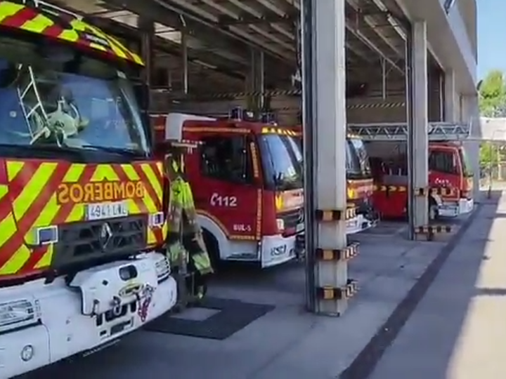 Alcorcón despliega bomberos en la Sierra Oeste y habilita pabellón para la UME