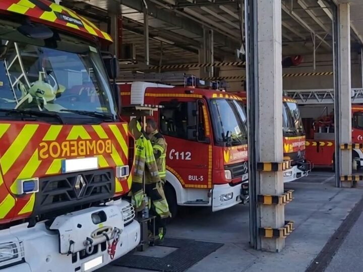 Bomberos de Alcorcón protestan por su integración en el servicio regional de extinción