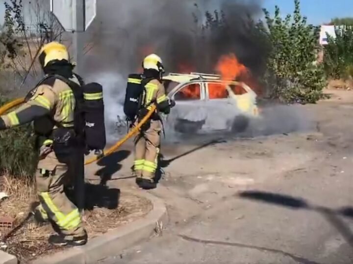 Alcorcón sofoca incendio en vehículo y pasto sin daños personales
