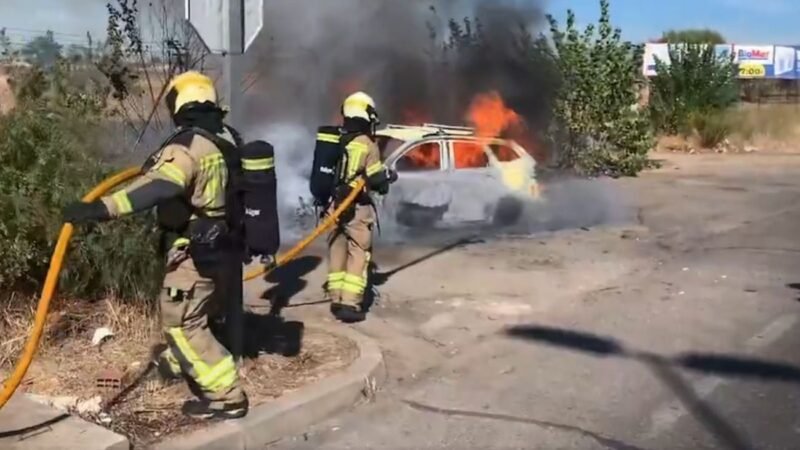 Alcorcón sofoca incendio en vehículo y pasto sin daños personales